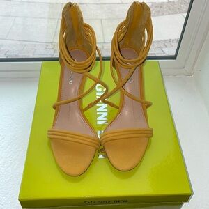 Gianni bini, 6.5, never worn. Color malibu mustard style: Noreena